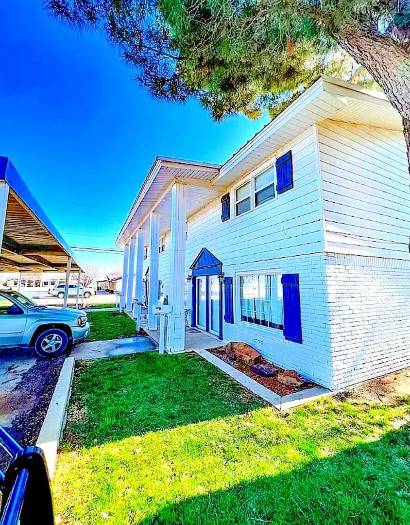 Littlefield Apartment: 400 E 22nd St