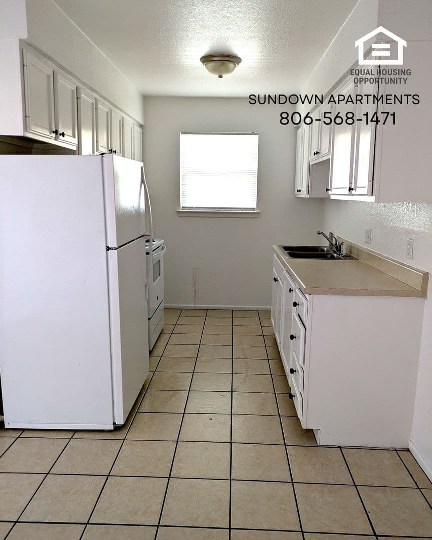 Sundown Apartment: 802 Matthews Ave