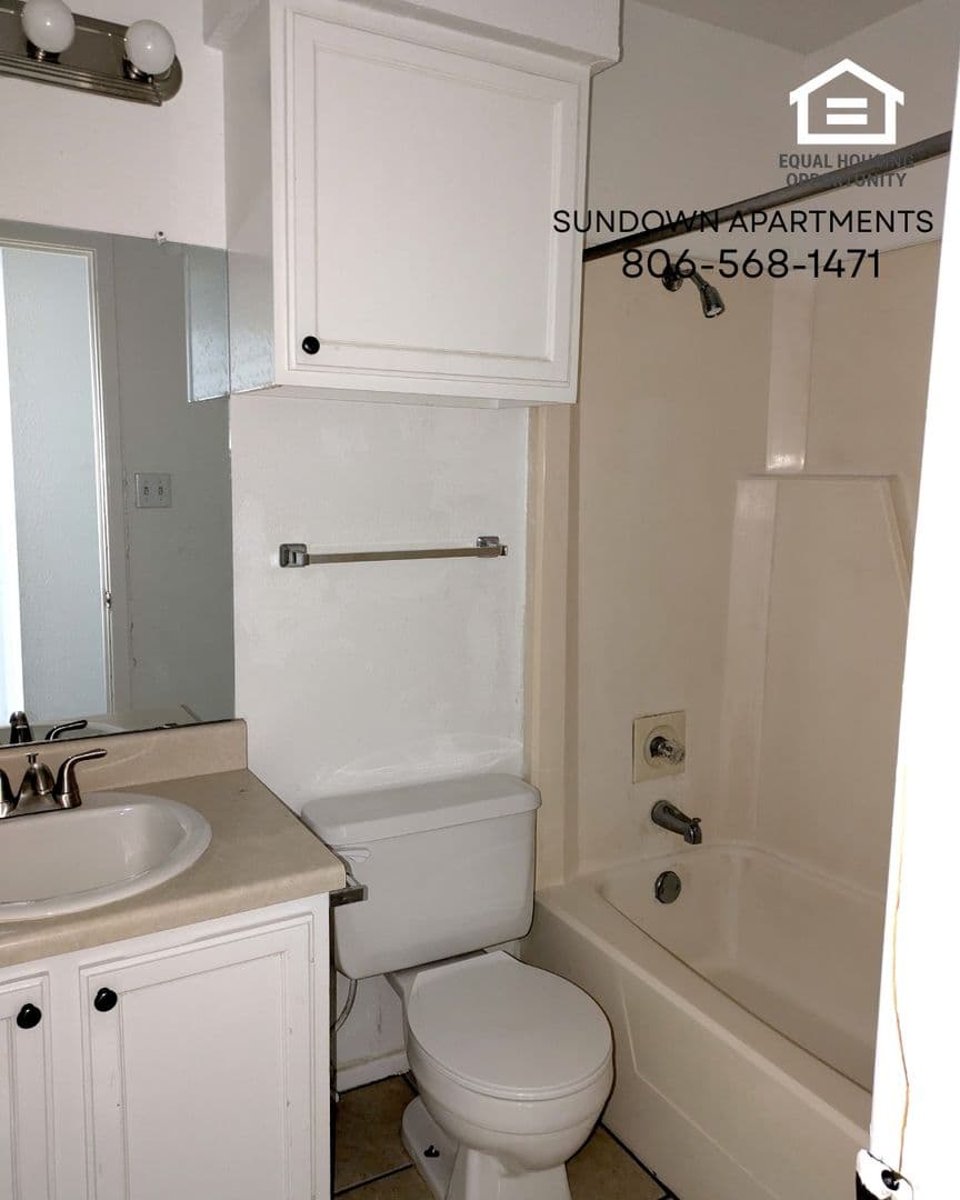Sundown Apartment: 802 Matthews Ave