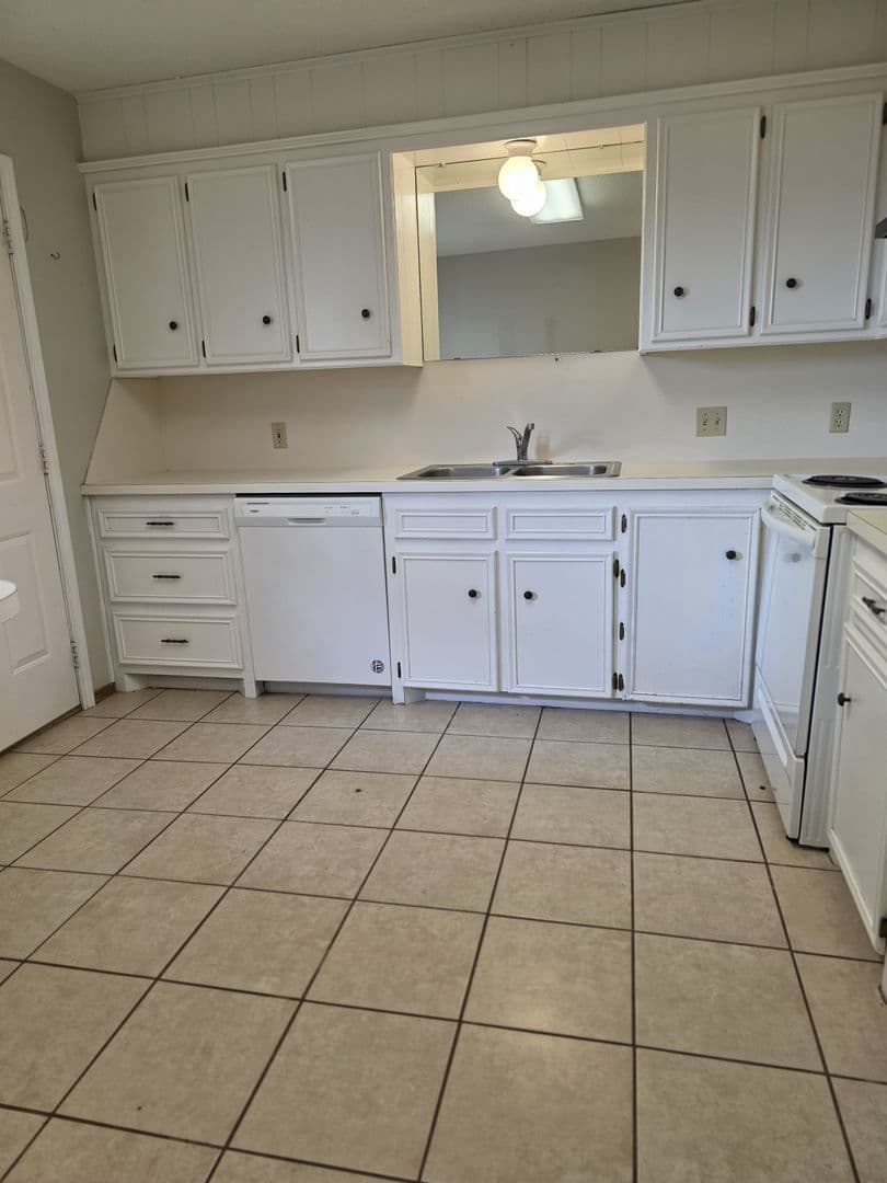 Littlefield Apartment: 400 E 22nd St