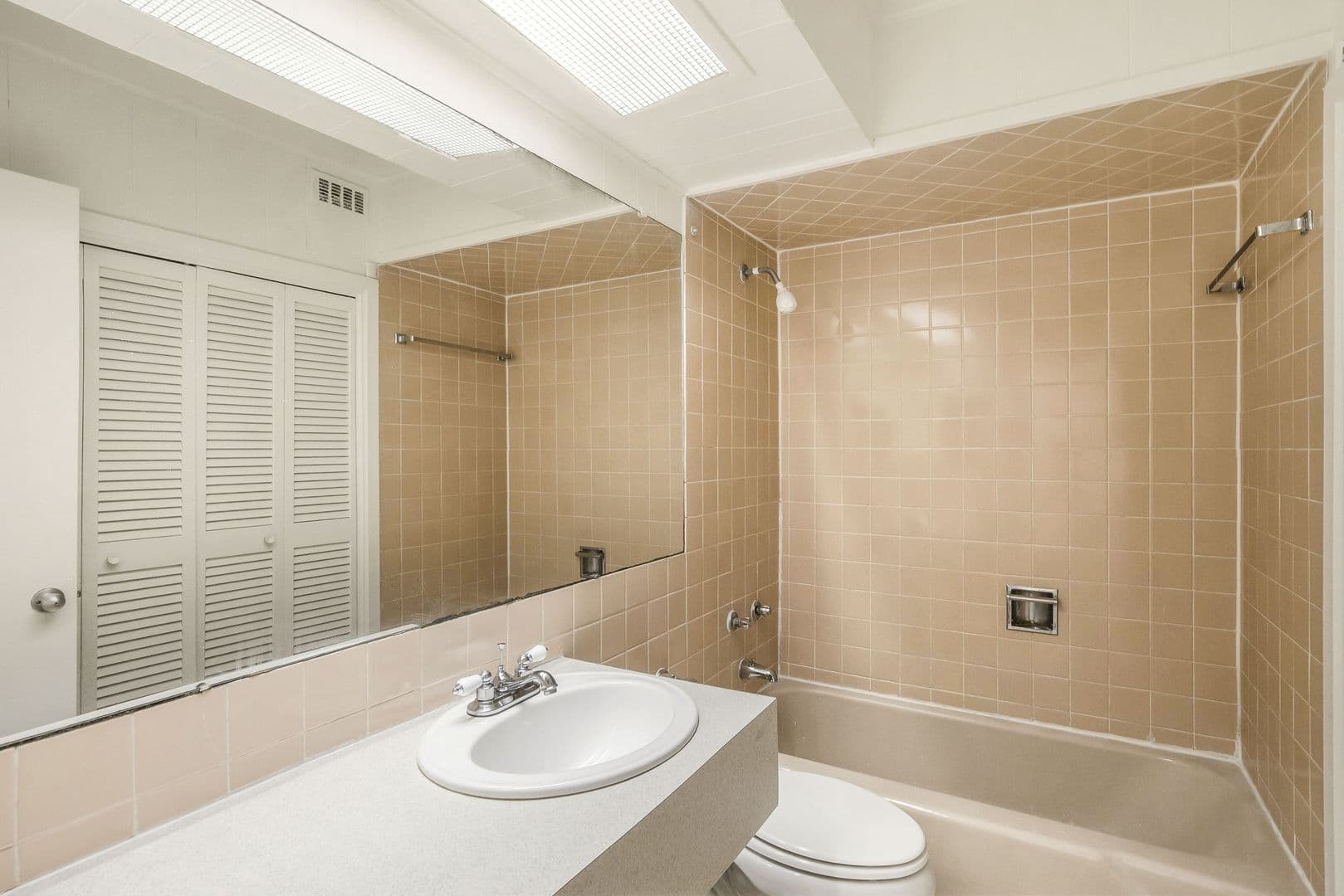 Austin Apartment: 1802 West Avenue