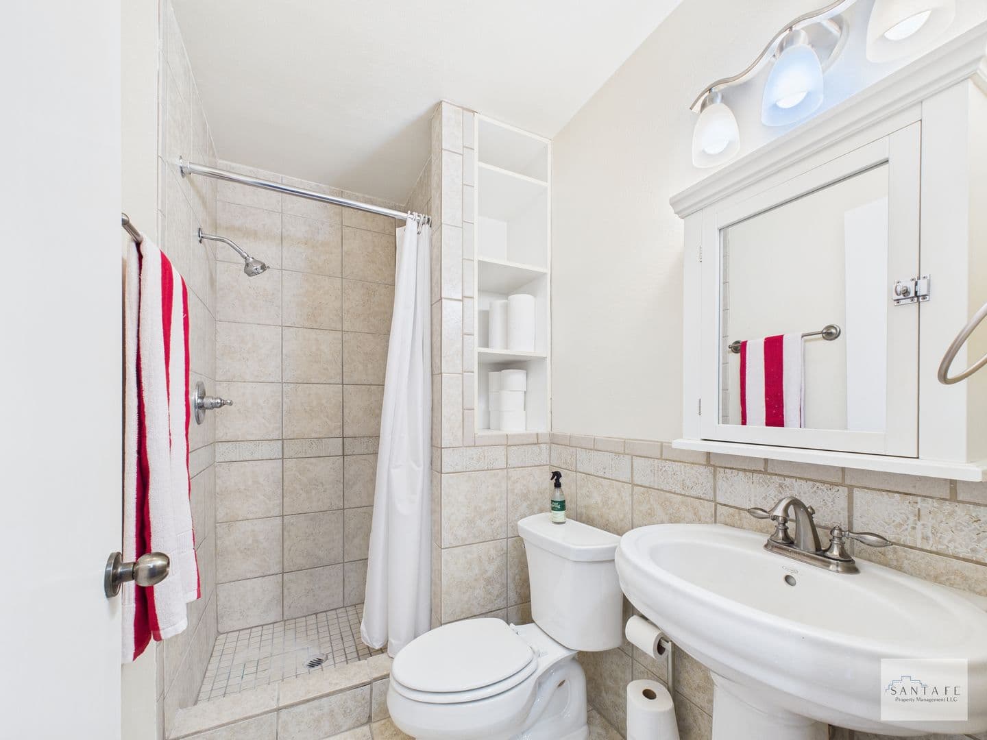 Santa Fe House: 439 County Rd 84