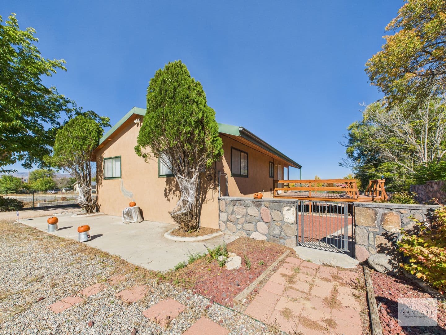 Santa Fe House: 439 County Rd 84