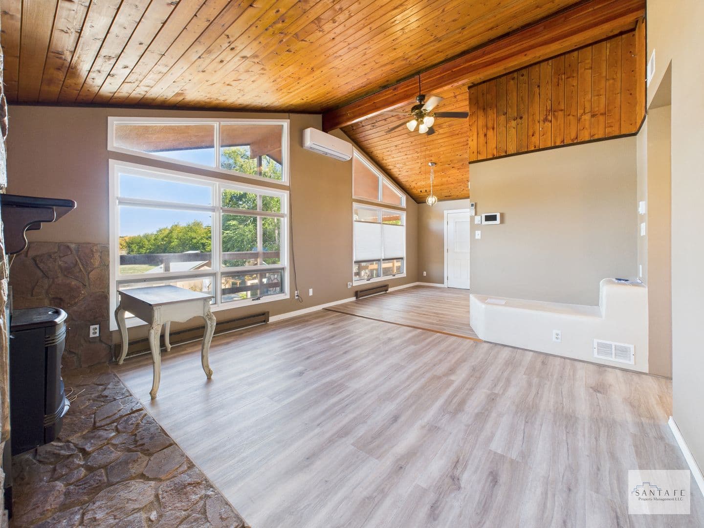 Santa Fe House: 439 County Rd 84