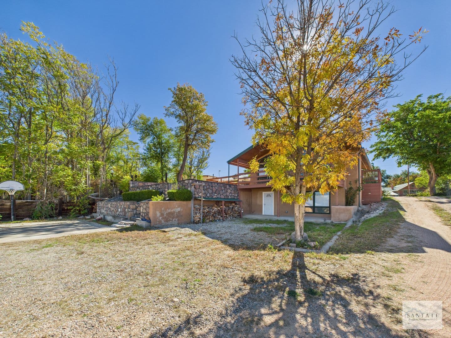 Santa Fe House: 439 County Rd 84