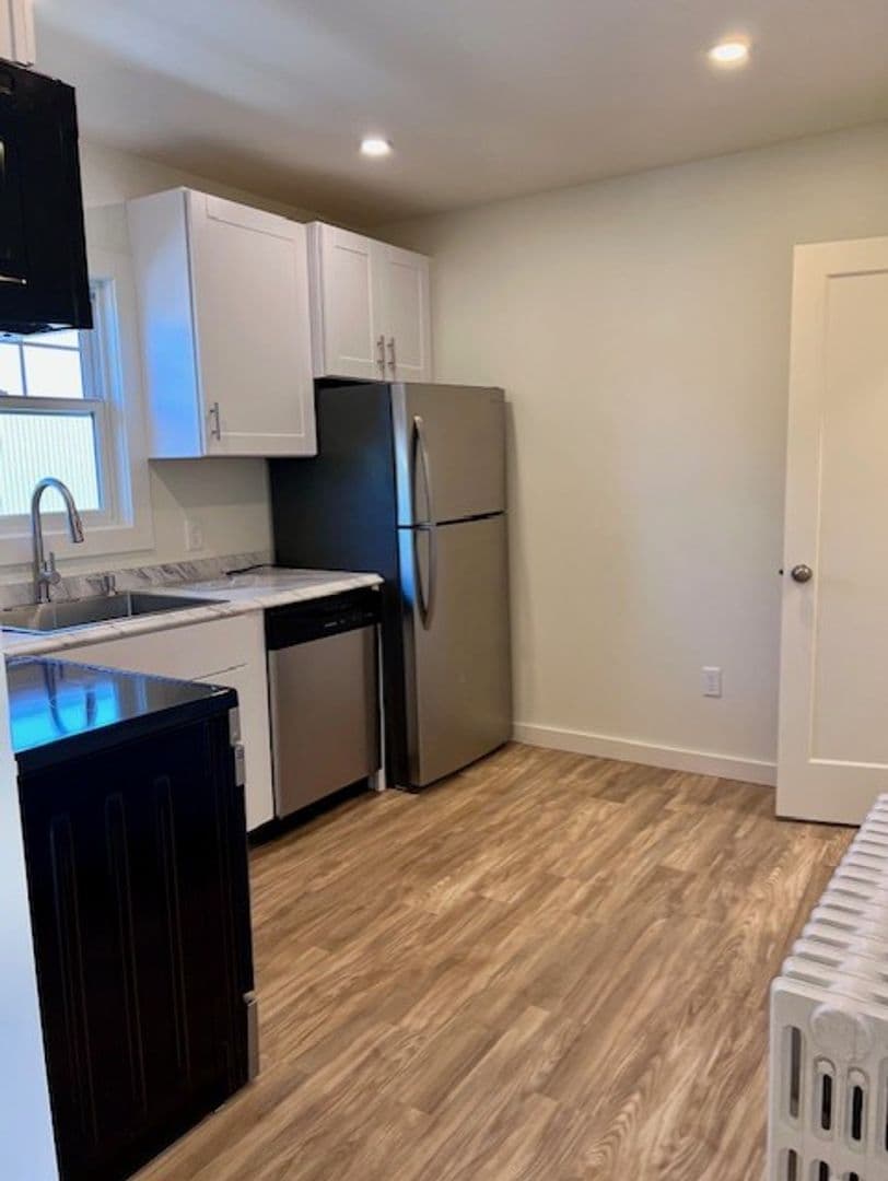 Kingston Apartment: 549 Albany Ave