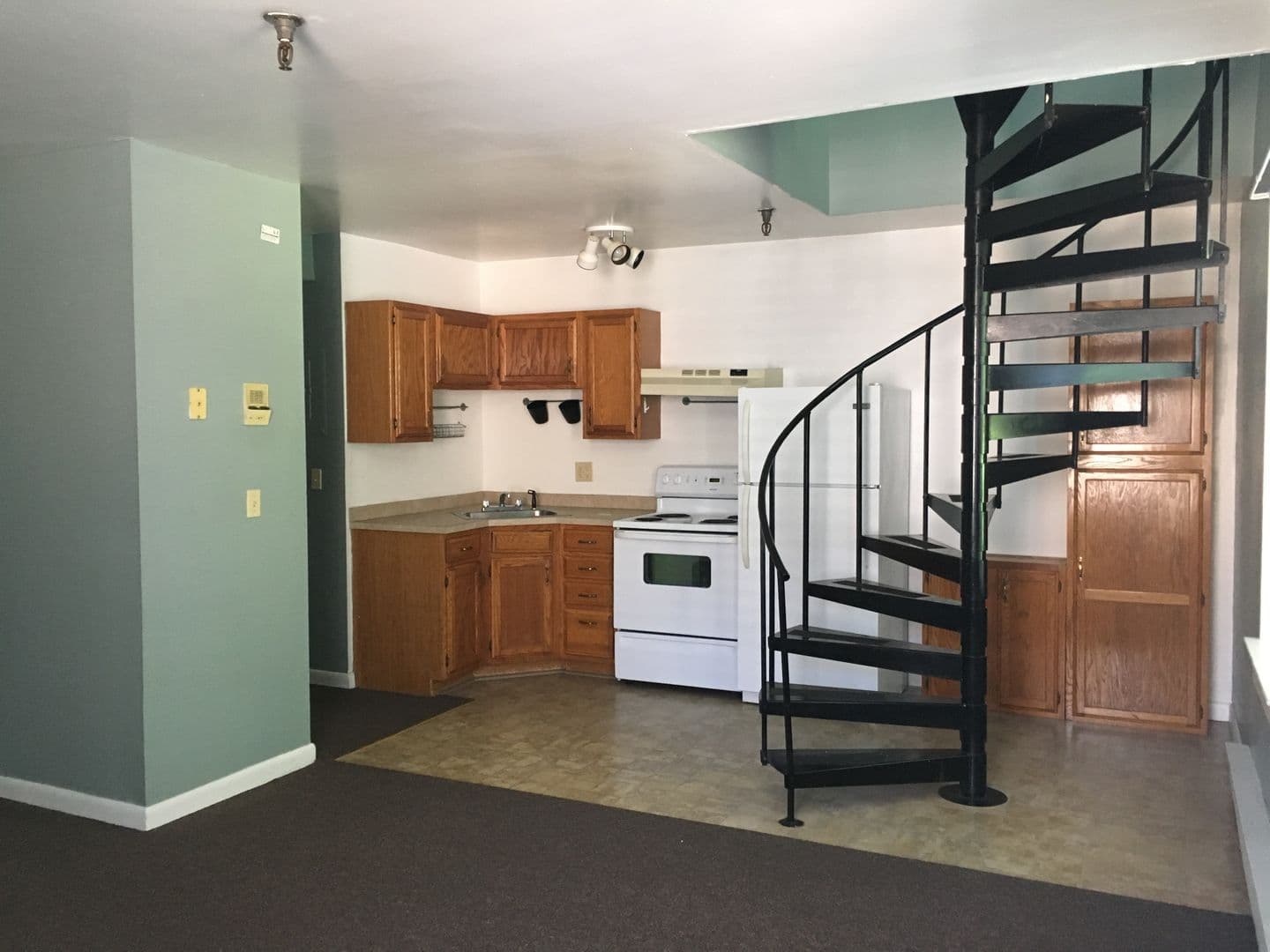 Kingston Apartment: 11 Broadway