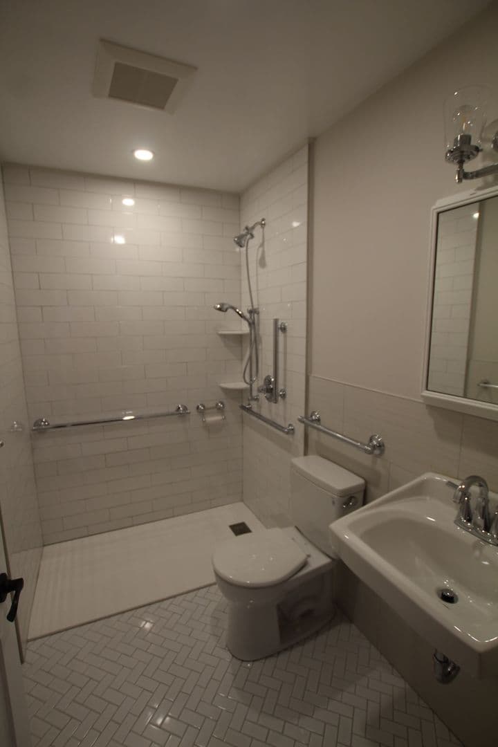 Kingston House: 40 Browning Terrace