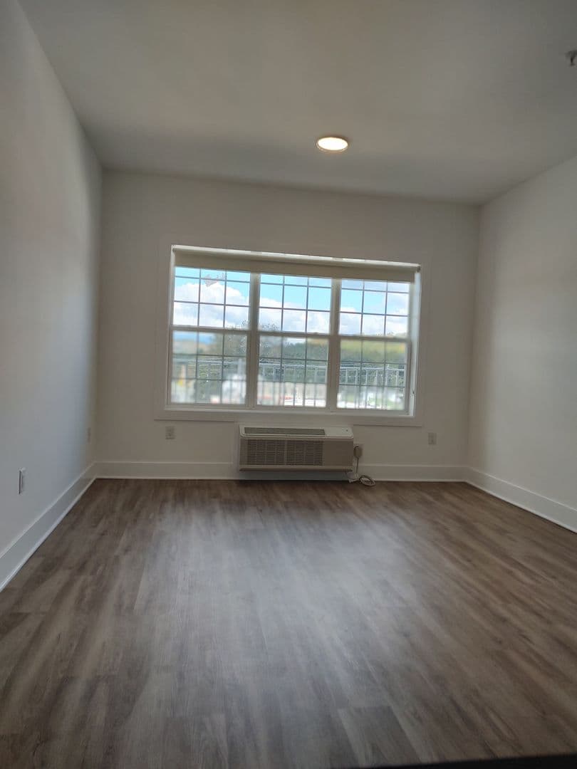 Pompton Lakes Apartment: 21 Lakeside Ave.