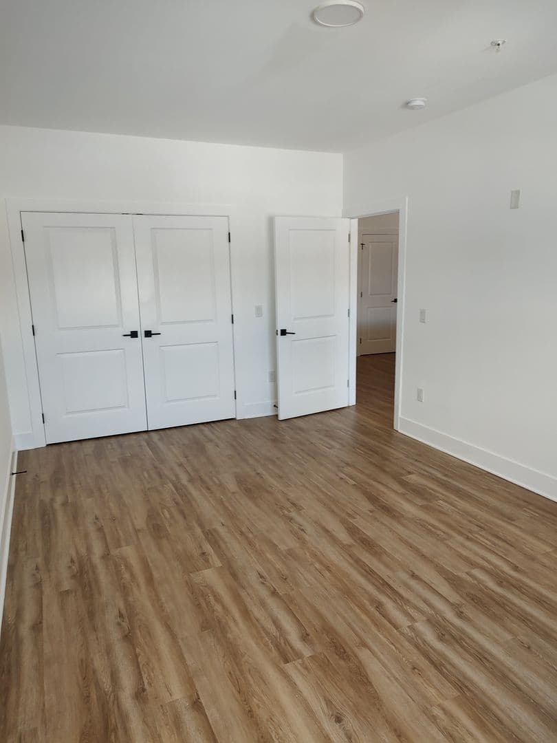 Pompton Lakes Apartment: 21 Lakeside Ave.