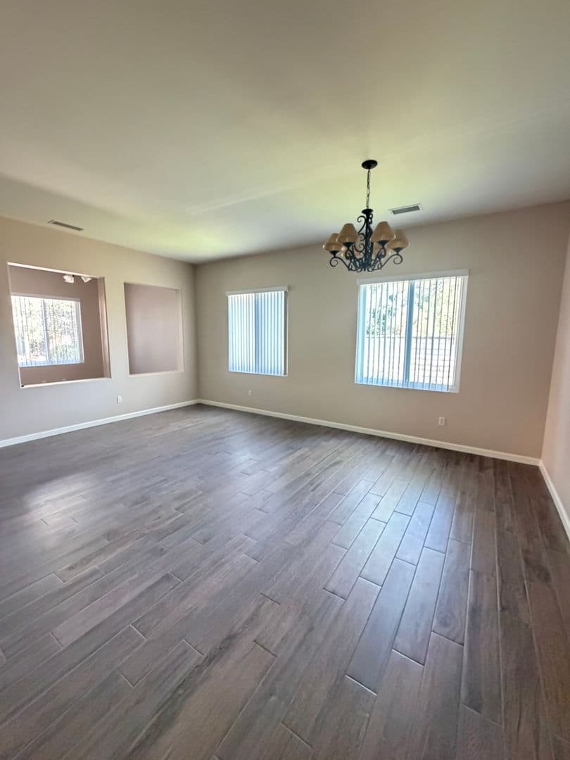 Simi Valley House: 4944 Monument St
