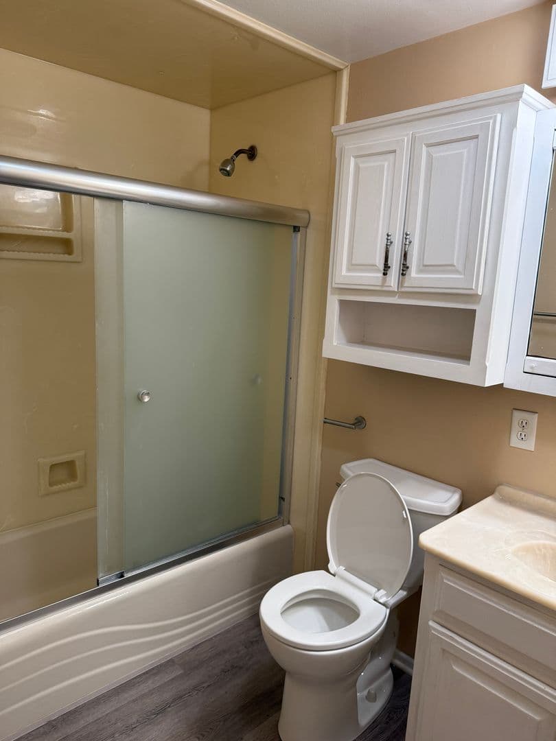 Simi Valley House: 2264 Cochran St