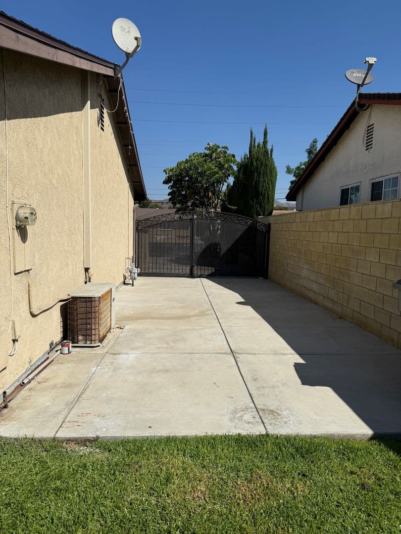 Simi Valley House: 2264 Cochran St