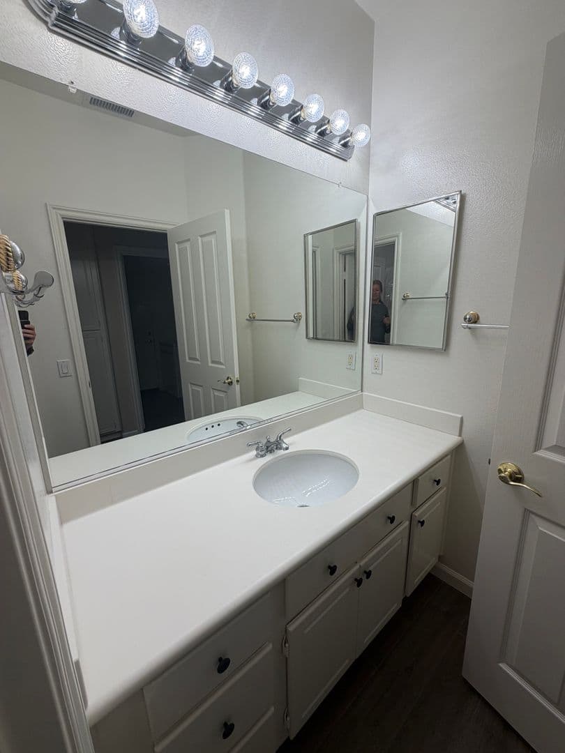 Simi Valley House: 4944 Monument St
