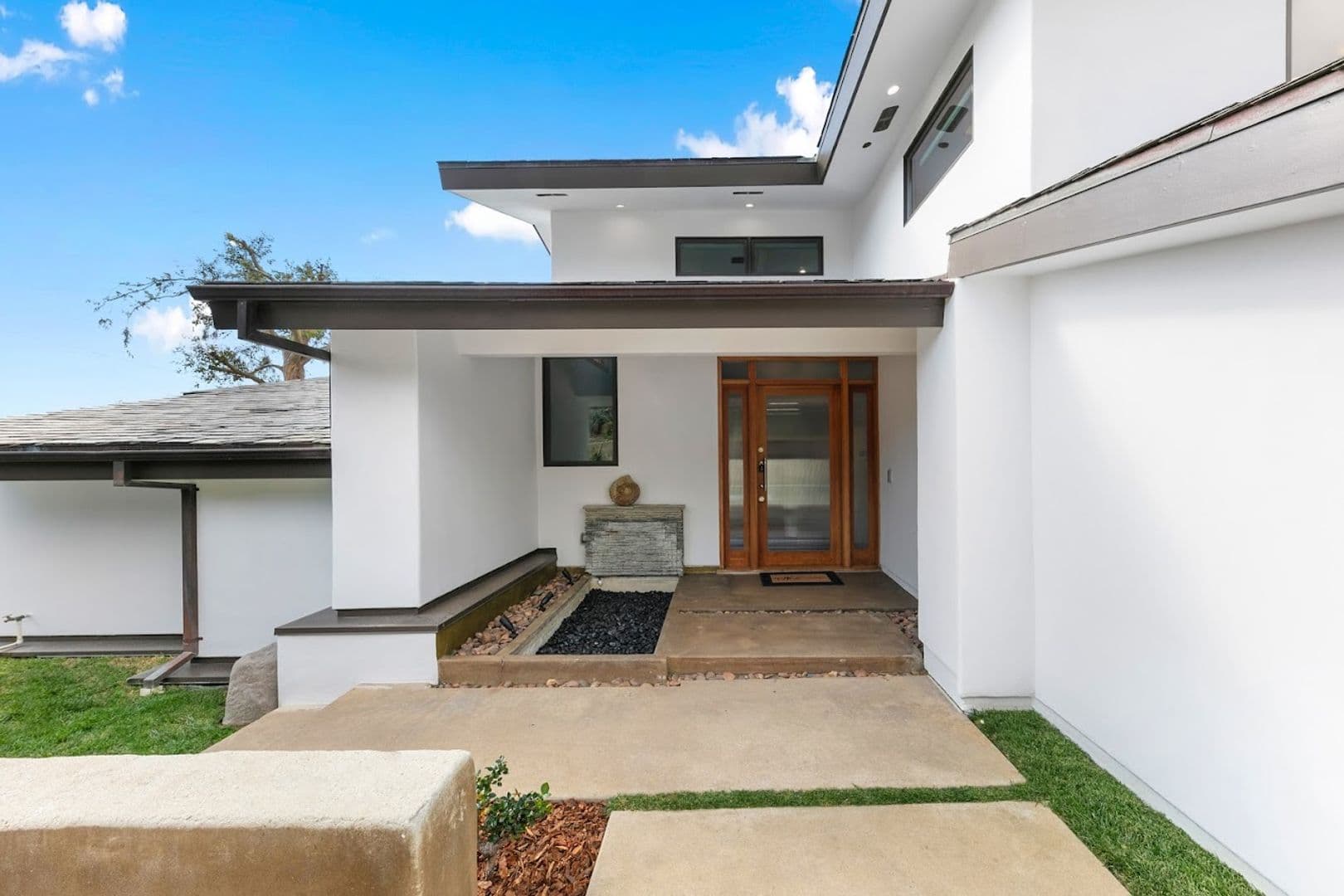 Malibu House: 27091 Sea Vista Dr