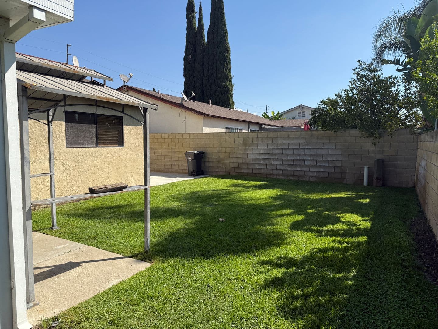 Simi Valley House: 2264 Cochran St