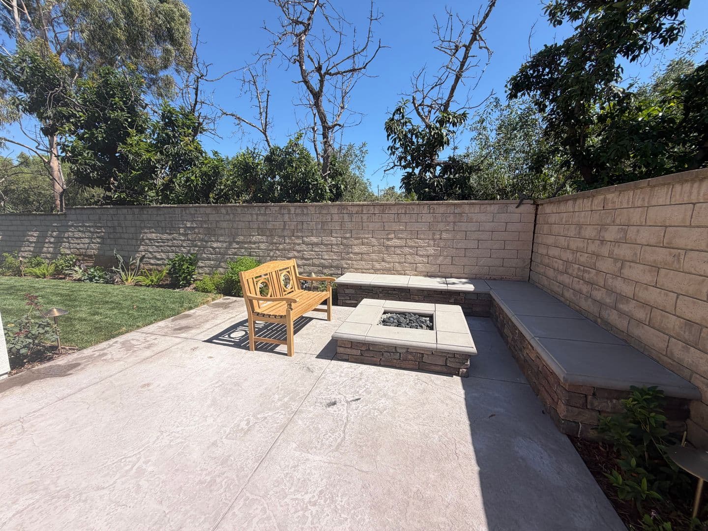 Simi Valley House: 4944 Monument St