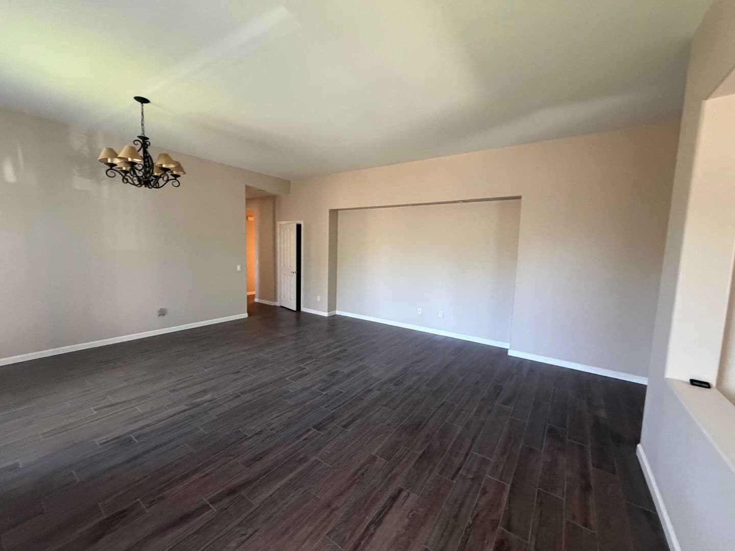 Simi Valley House: 4944 Monument St