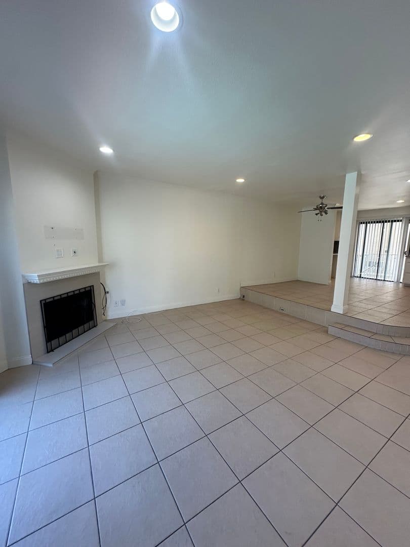 Woodland Hills House: 22865 Del Valle St #21
