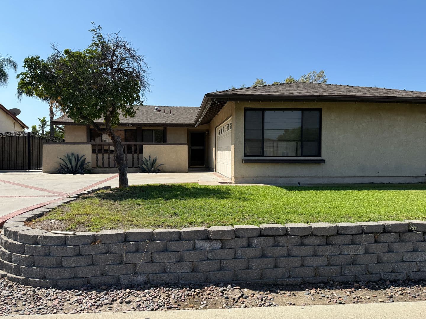 Simi Valley House: 2264 Cochran St