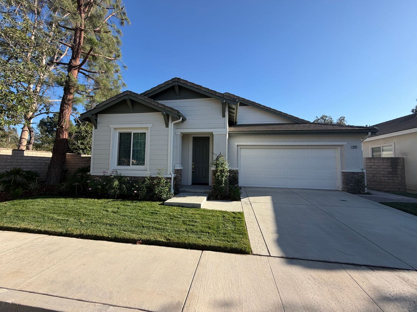 Simi Valley House: 4944 Monument St