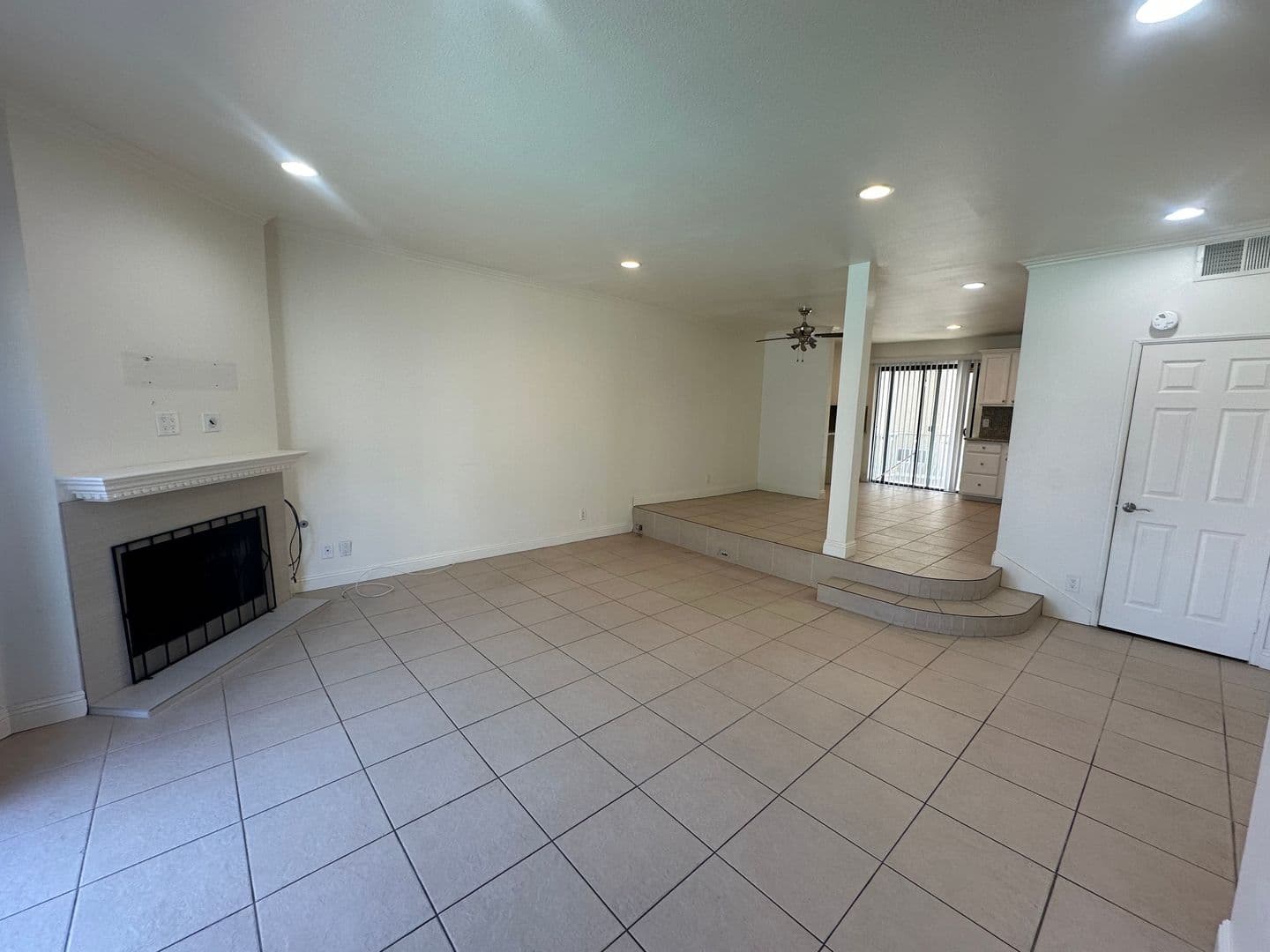 Woodland Hills House: 22865 Del Valle St #21