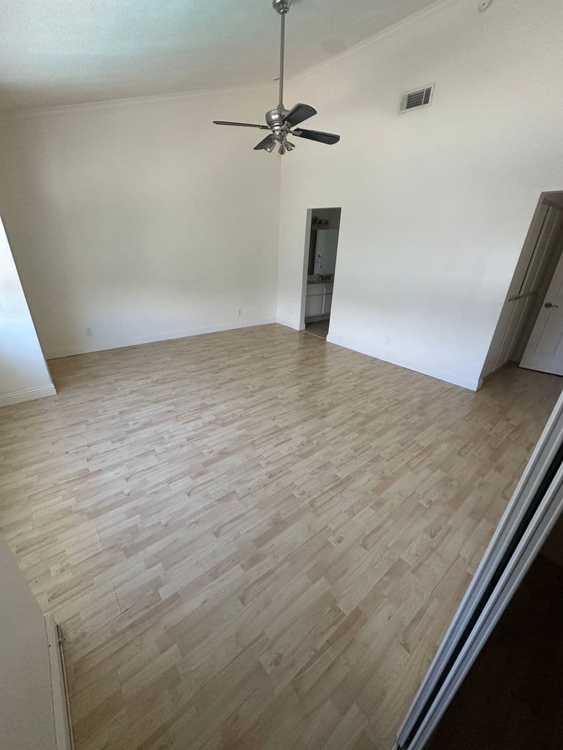 Woodland Hills House: 22865 Del Valle St #21