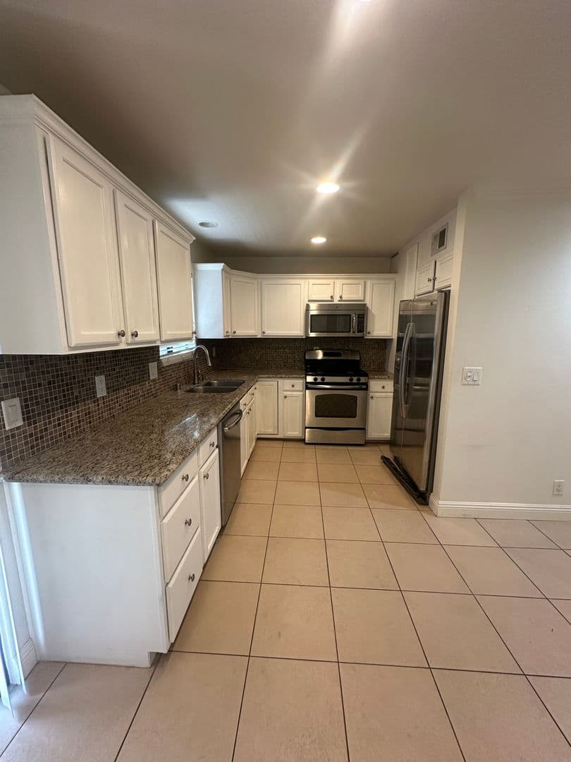 Woodland Hills House: 22865 Del Valle St #21