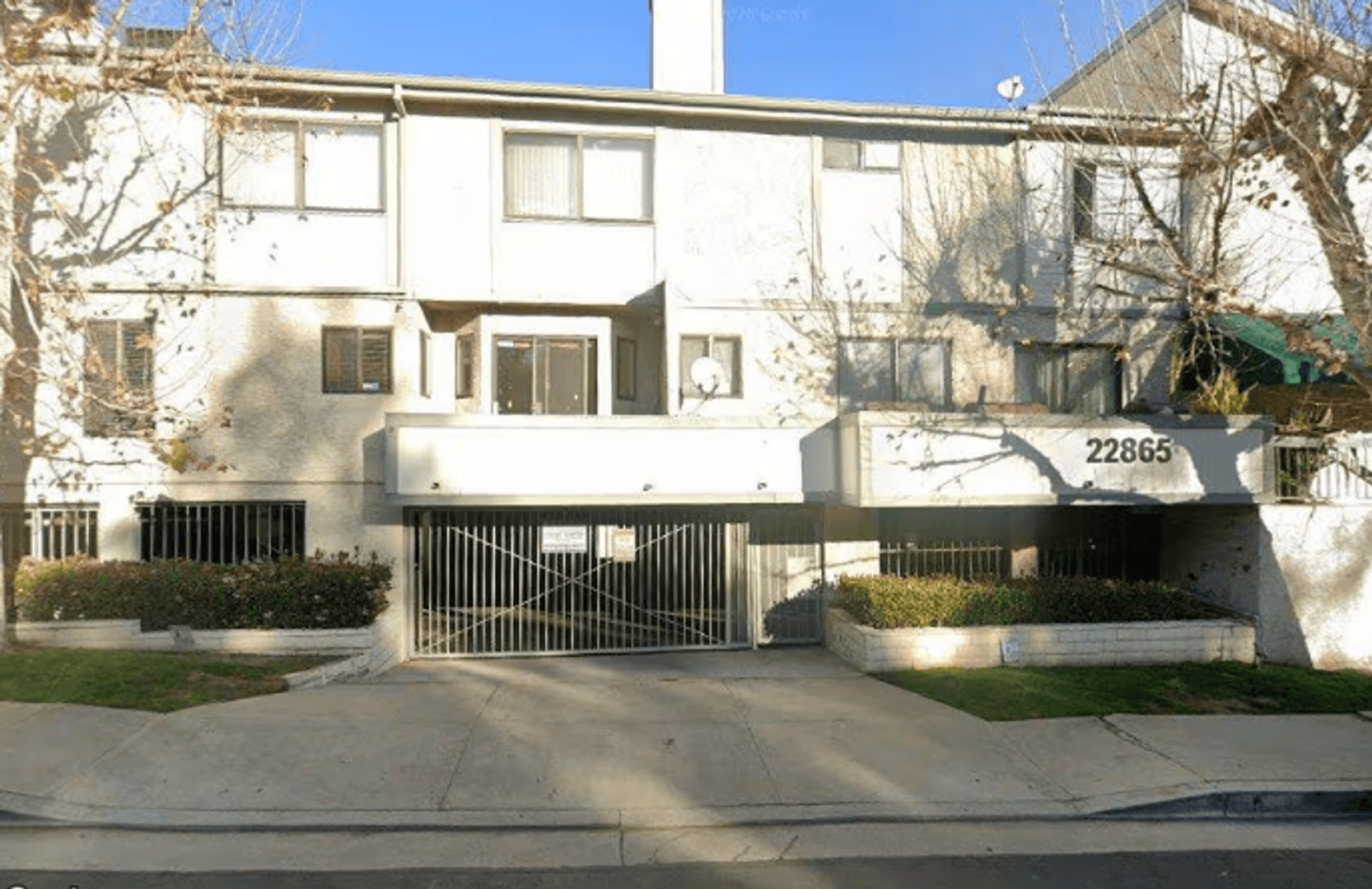 Woodland Hills House: 22865 Del Valle St #21