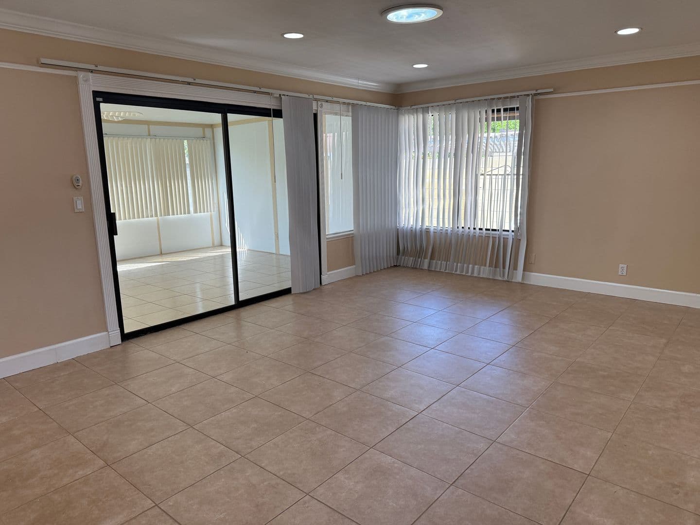 Simi Valley House: 2264 Cochran St