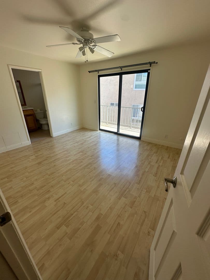 Woodland Hills House: 22865 Del Valle St #21