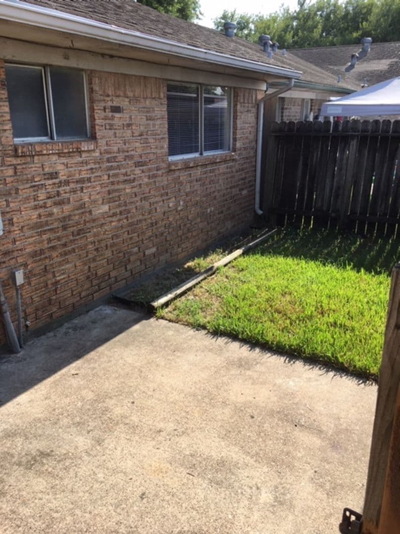 Pasadena Apartment: 1516 E Sam Houston Pkwy S