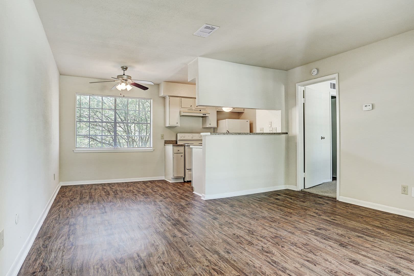 Pasadena Apartment: 1516 E Sam Houston Pkwy S