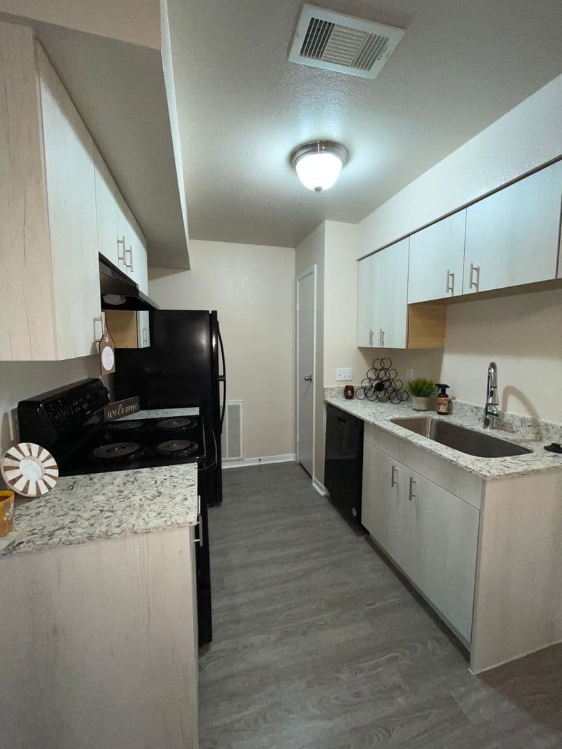 Pasadena Apartment: 1516 E Sam Houston Pkwy S