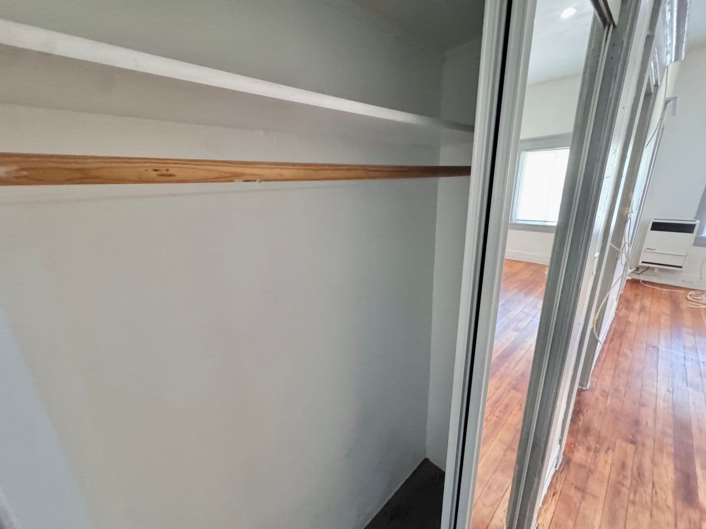 Los Angeles Apartment: 936 Albany Street