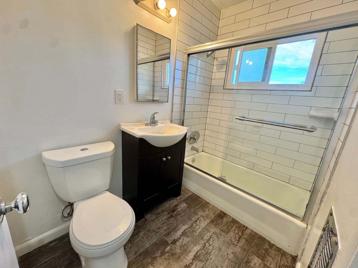 Los Angeles Apartment: 11720 Bellagio Rd.