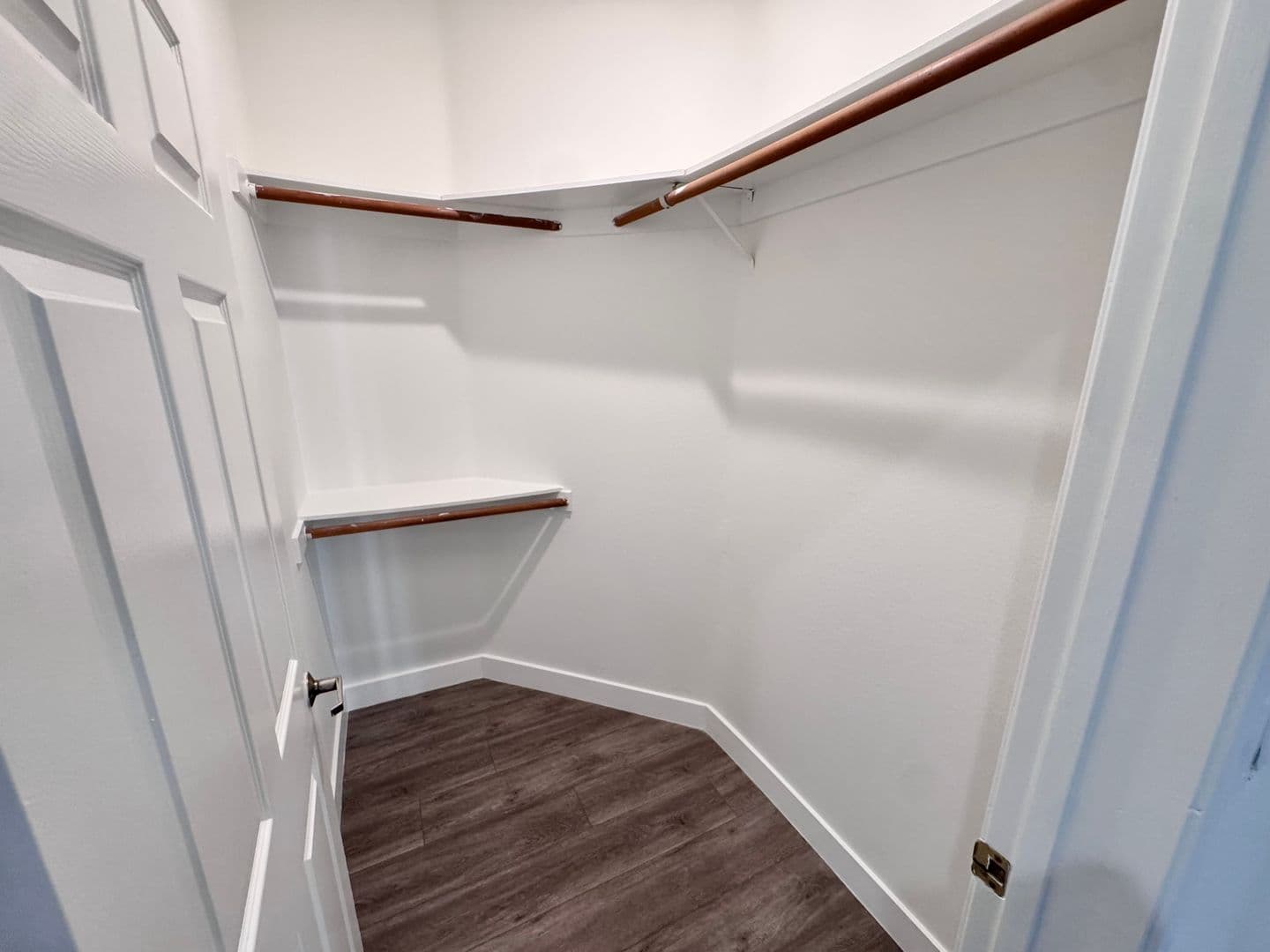 Los Angeles Apartment: 8915 Burton Way