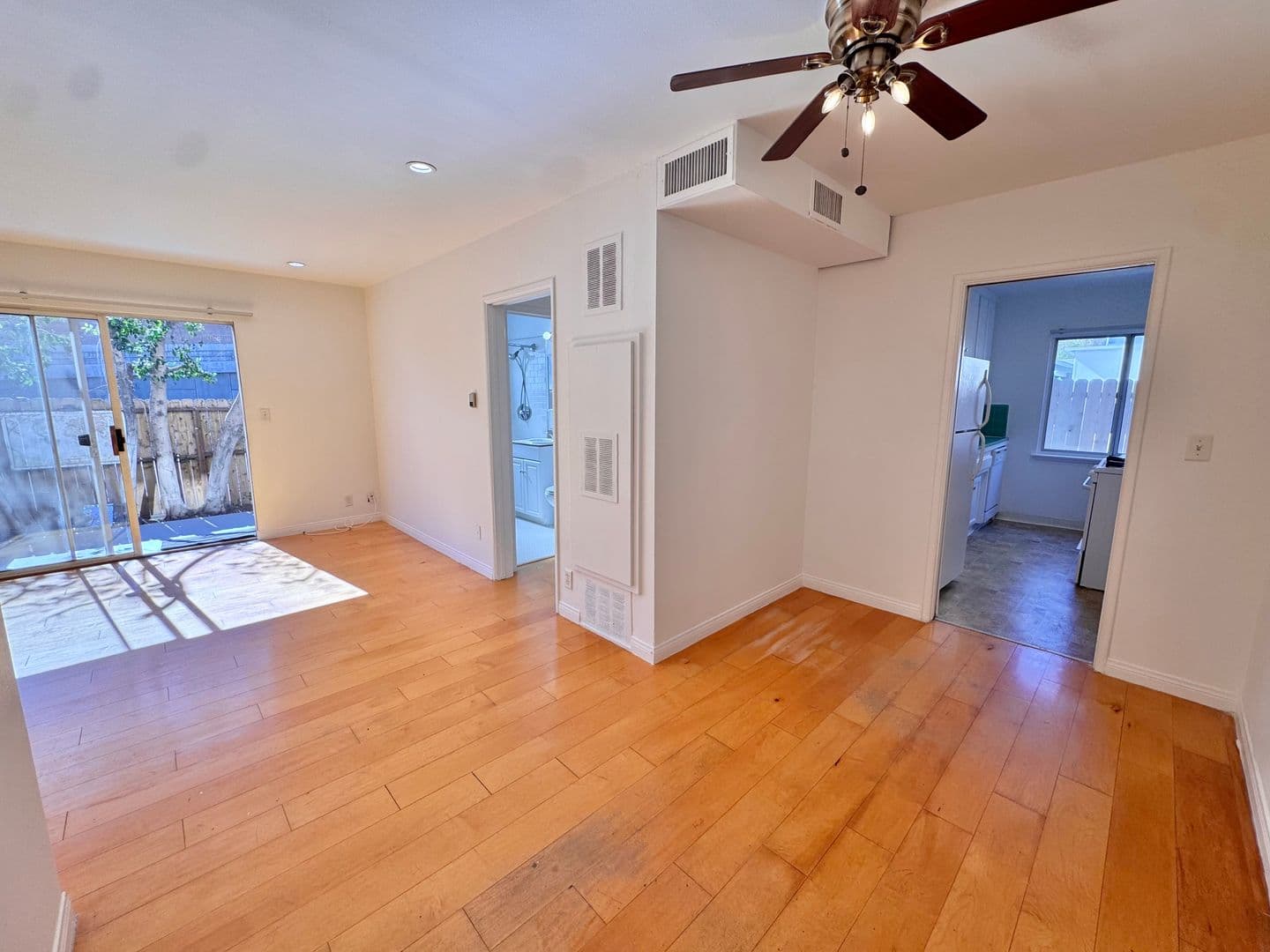 Los Angeles Apartment: 11720 Bellagio Rd.