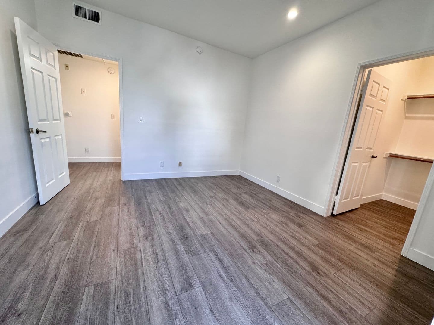Los Angeles Apartment: 8915 Burton Way