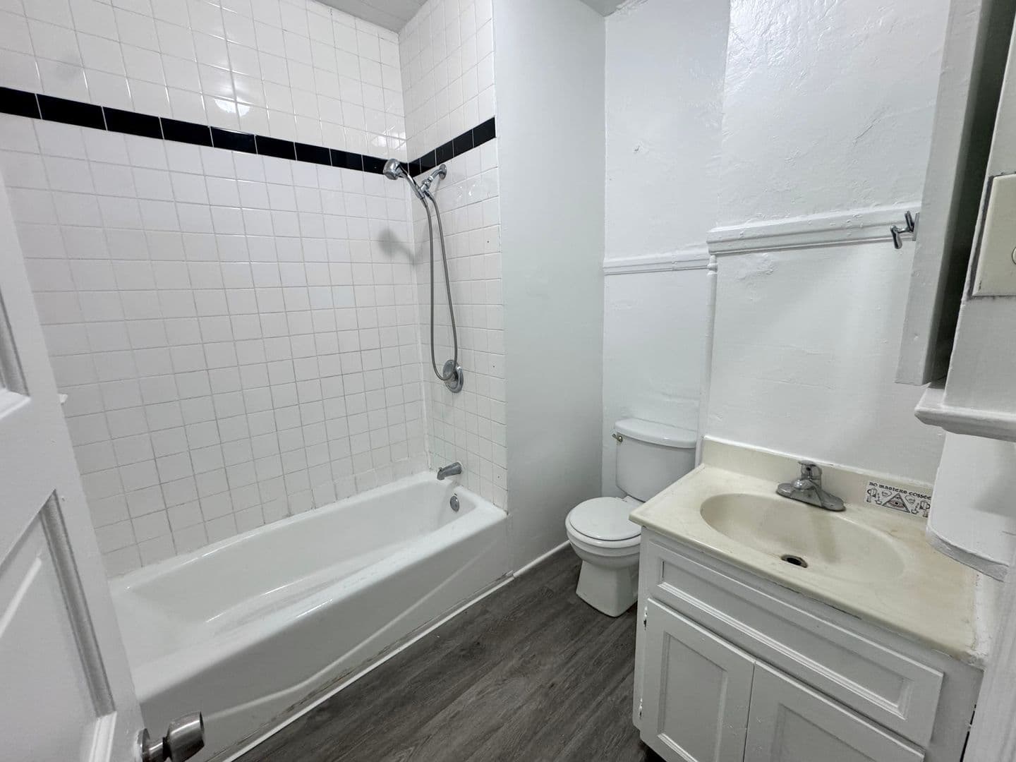 Los Angeles Apartment: 930 Albany St.