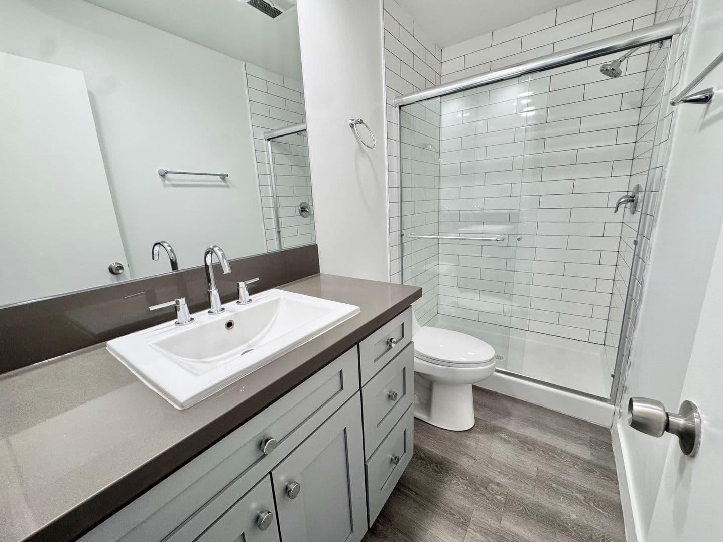 Beverly Hills Apartment: 117 N. Hamilton Dr.