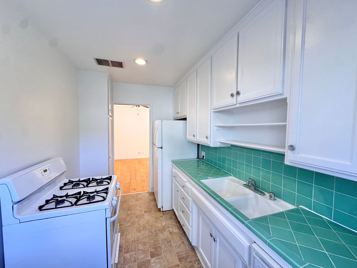 Los Angeles Apartment: 11720 Bellagio Rd.