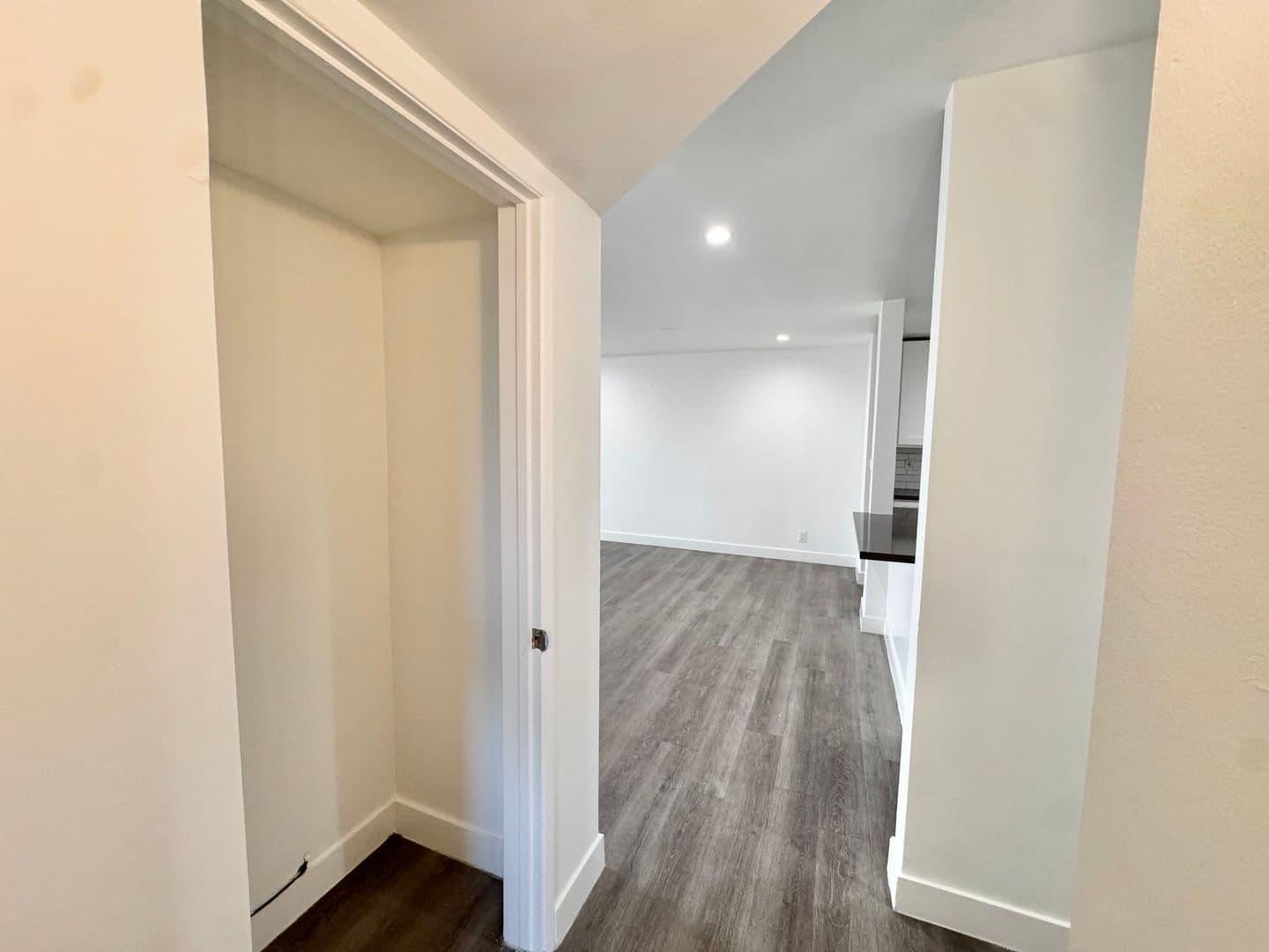Beverly Hills Apartment: 117 N. Hamilton Dr.