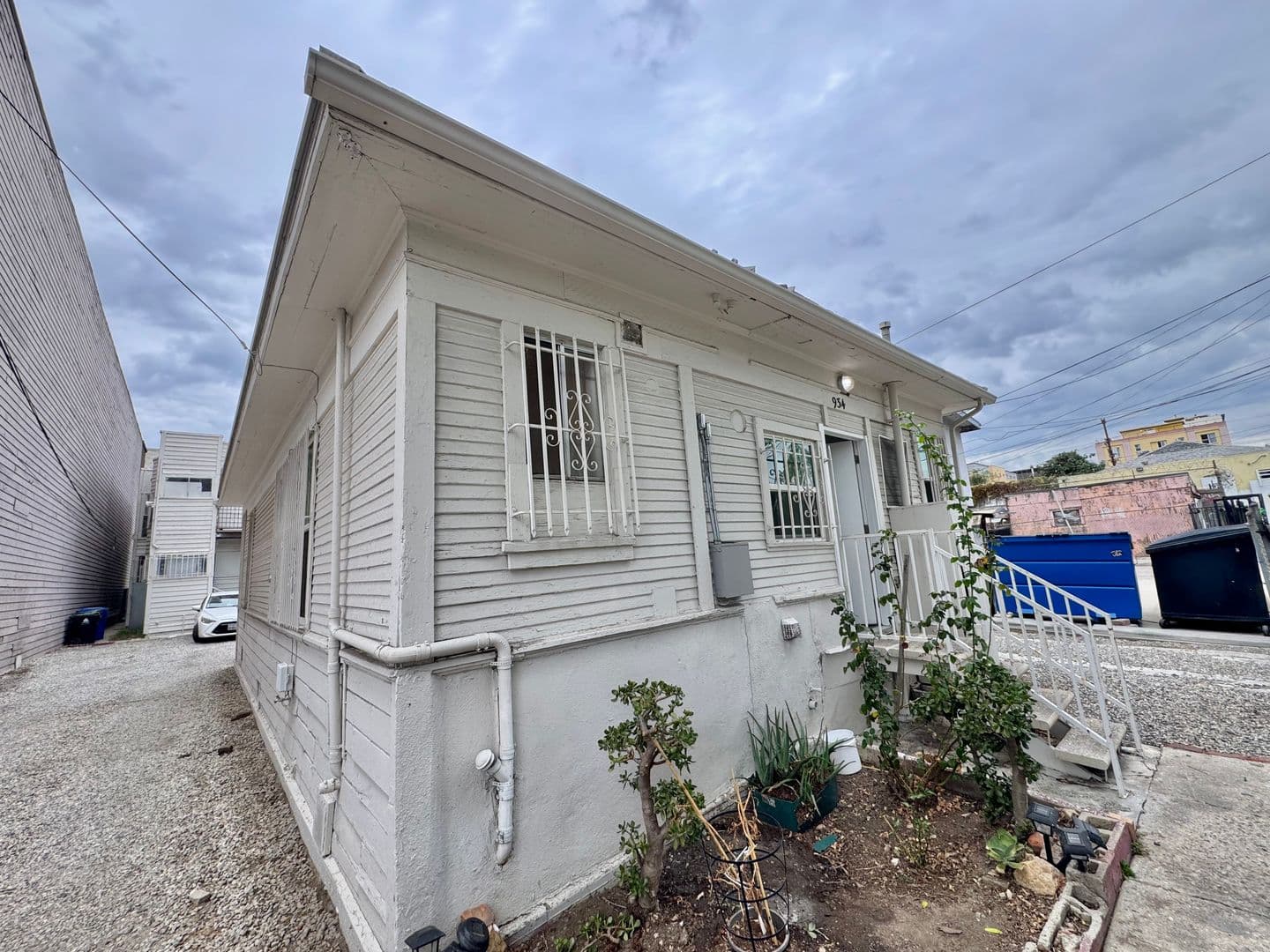 Los Angeles Apartment: 930 Albany St.