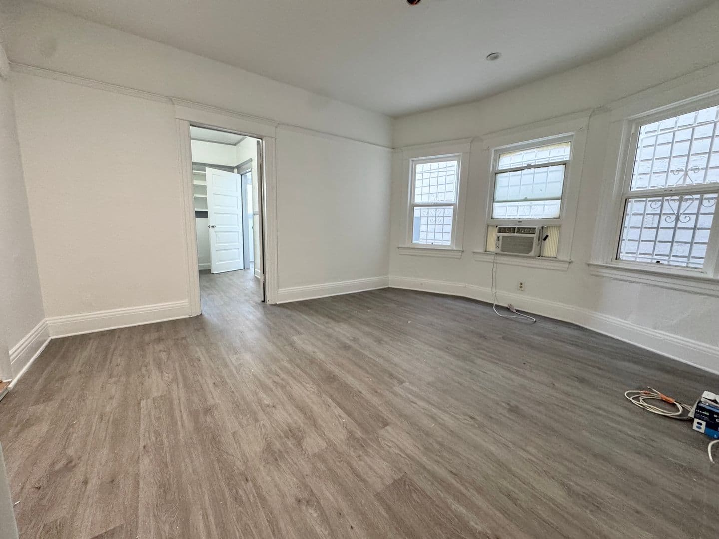 Los Angeles Apartment: 930 Albany St.