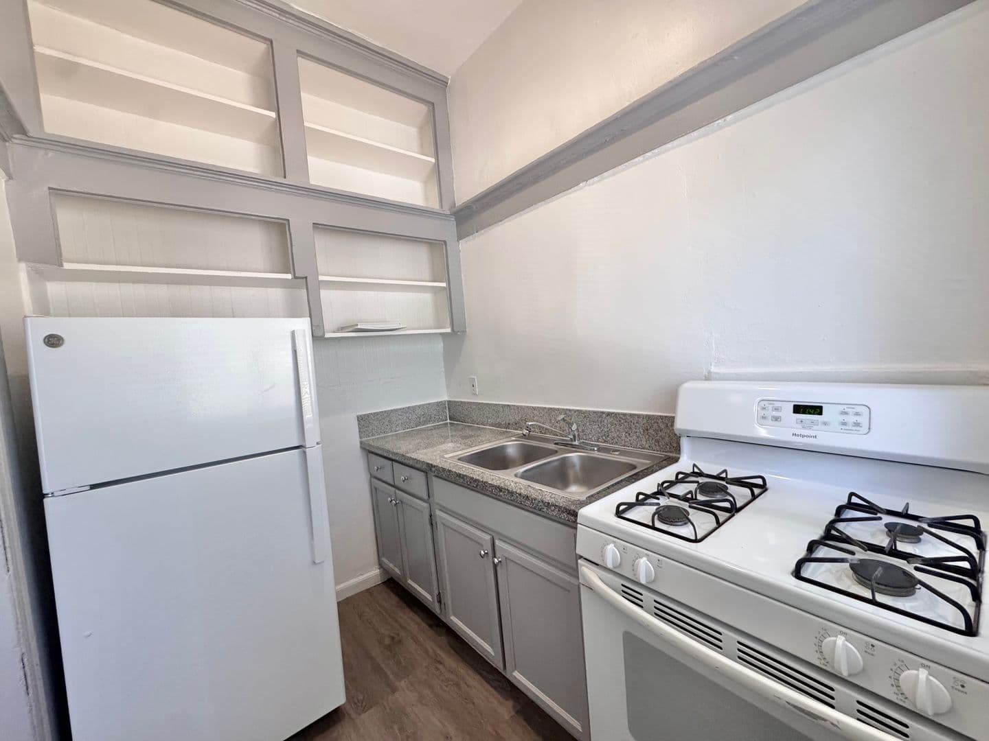 Los Angeles Apartment: 936 Albany Street