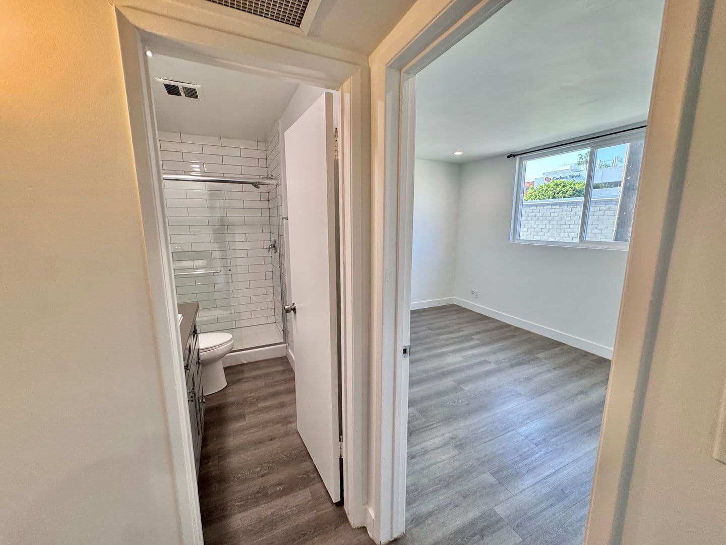 Beverly Hills Apartment: 117 N. Hamilton Dr.