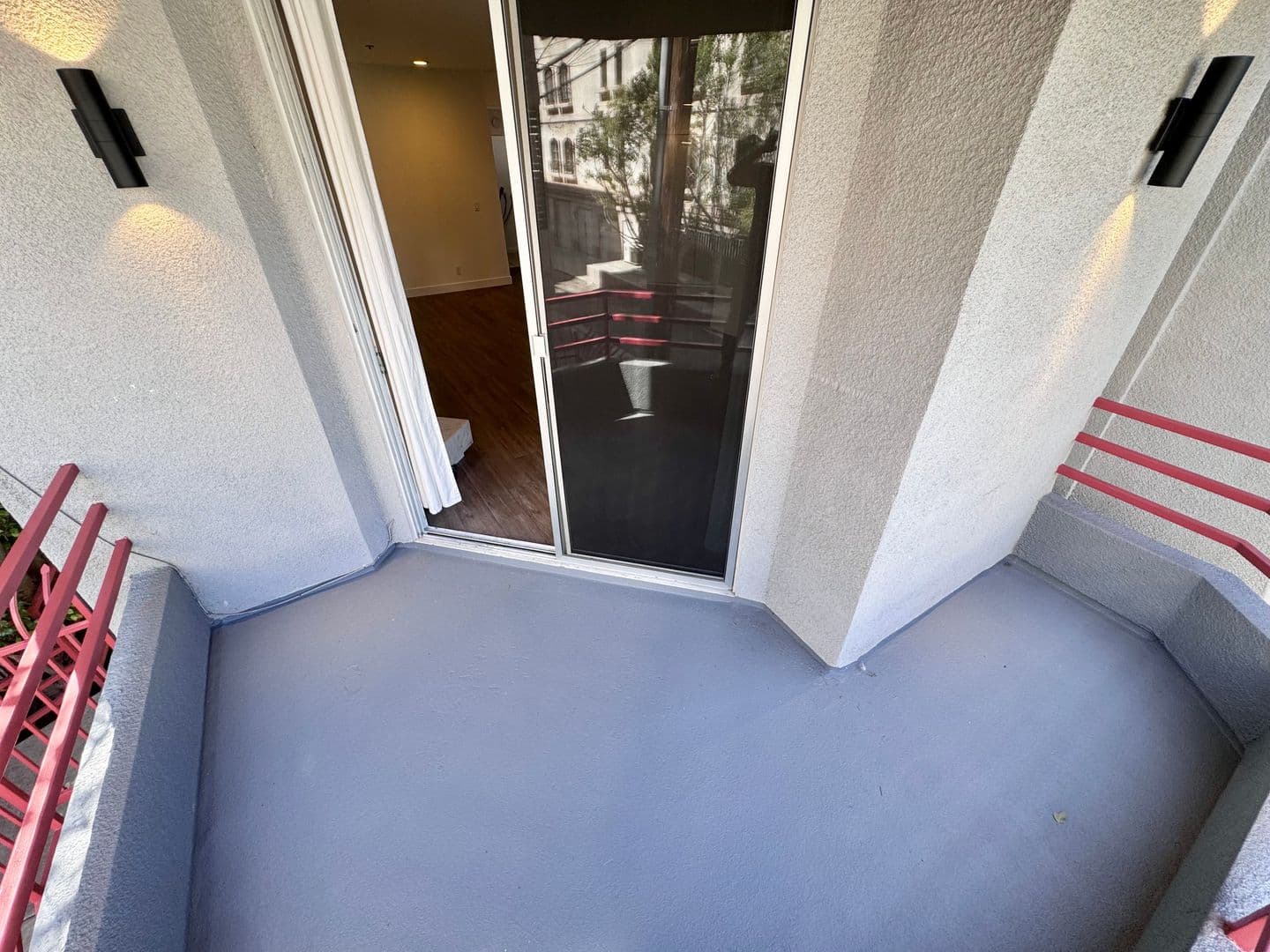 Los Angeles Apartment: 8915 Burton Way