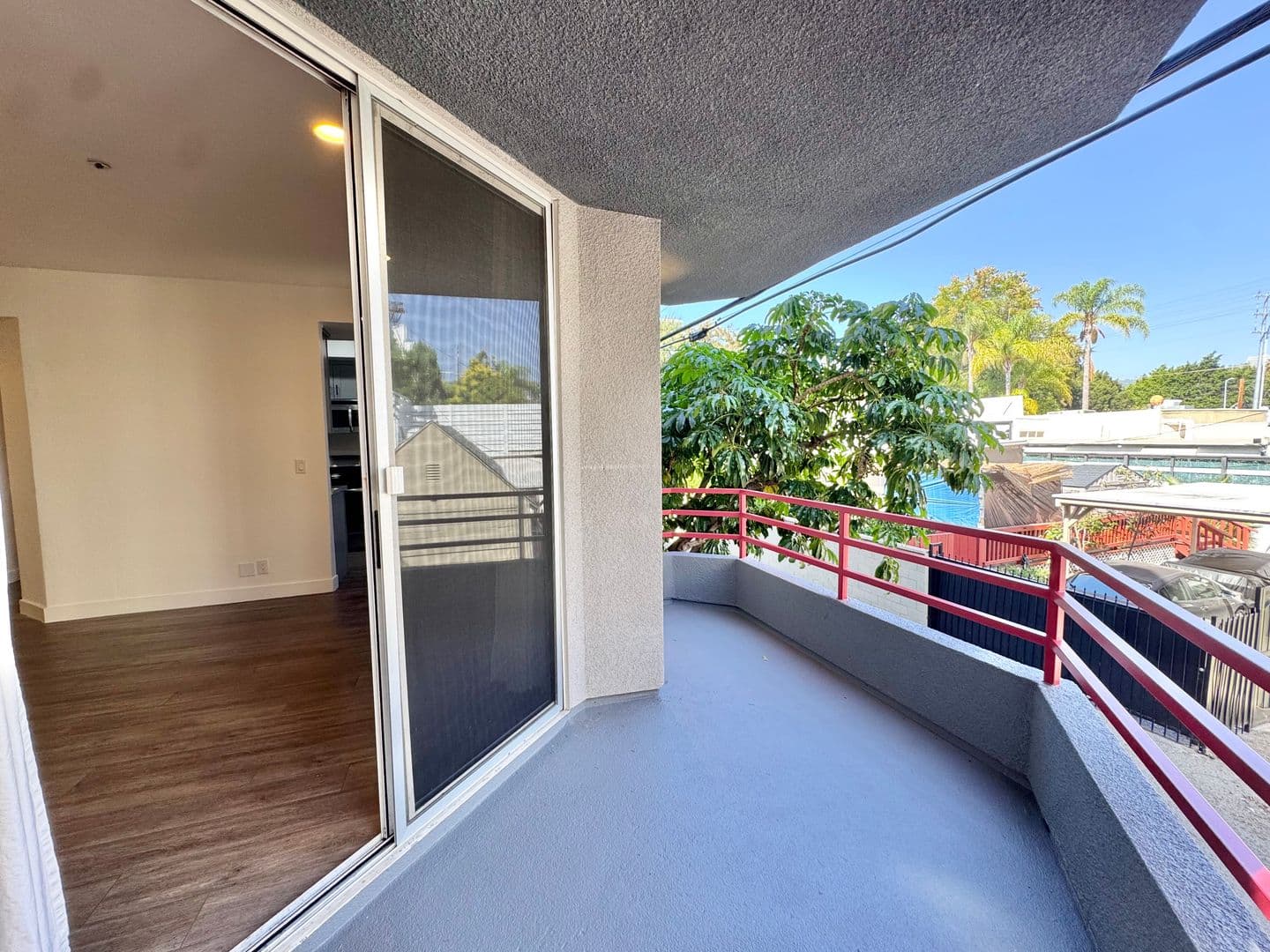 Los Angeles Apartment: 8915 Burton Way