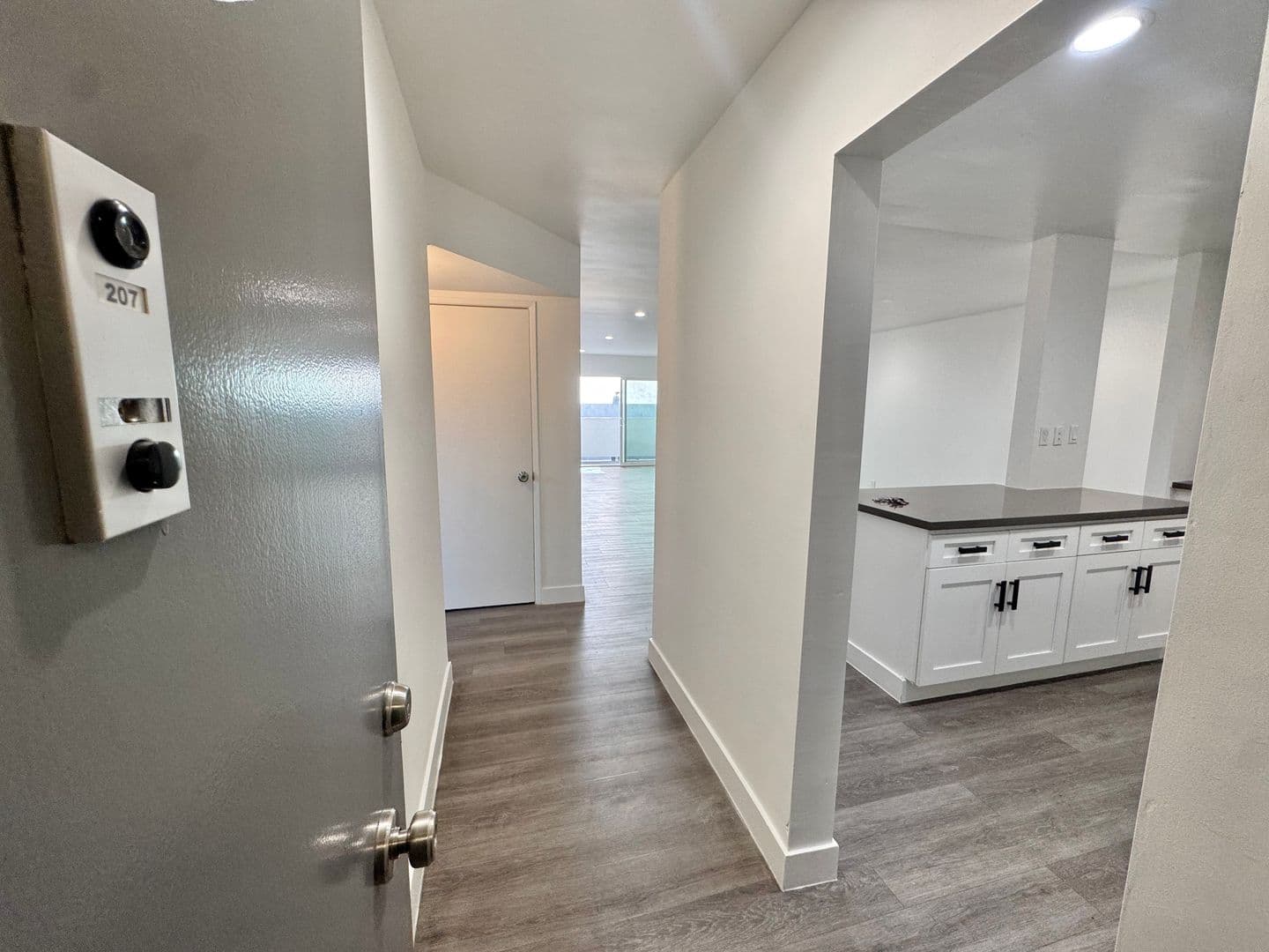 Beverly Hills Apartment: 117 N. Hamilton Dr.